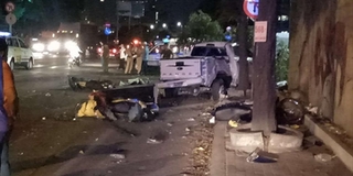 Cận cảnh vụ "xe điên" tông hàng loạt xe máy trong đêm tại SG làm 2 người chết nhiều người bị thương