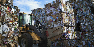 Người ta vứt đi không được, còn quốc gia này lại nhập khẩu cả... triệu tấn rác mỗi năm
