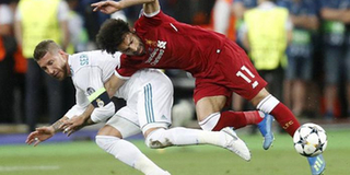 CĐV phẫn nộ với pha bẻ vai 'như võ sĩ MMA' của Ramos với Salah