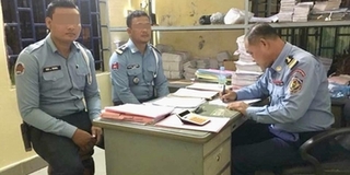 Tranh cãi việc 2 CSGT Campuchia bị đình chỉ vì nhận tiền hối lộ từ anh chàng người Việt