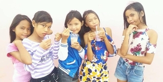 Ponytail Girl nhóm nhạc 4 cô gái mang phong cách tự dìm đang khuynh đảo CĐM Việt Nam là ai?