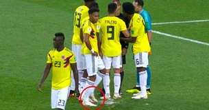 Cận cảnh cầu thủ Colombia "chơi xấu" để phá cú sút penalty của Harry Kane