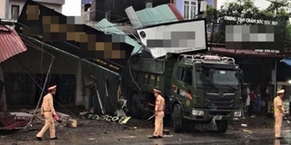 Hưng Yên: Hai mẹ con tử vong thương tâm khi xe tải tông sập 5 nhà dân