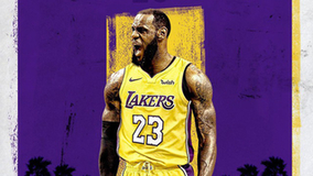 Lịch sử đổi thay, King James đã chịu chuyển tới miền Tây để đầu quân cho Lakers.