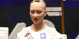 Robot Sophia đến Việt Nam: "Người trẻ phải sẵn sàng đón nhận thách thức"