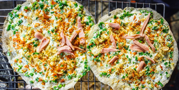 Bất ngờ trước món "pizza Việt Nam" Tây khen nức nở, ngon triệu lần pizza chính gốc!