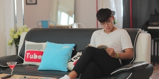 Chàng du học sinh Mỹ bỗng gây "sốt" khi livestream dạy cách yêu bằng giọng nói "ngọt hết nấc"