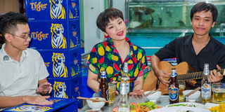 Miu Lê "thả thính" fan Nha Trang khi “bắn” tiếng Anh bài hát “Lời yêu thương” ngay quán vỉa hè