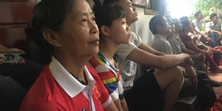 VN bị dẫn trước, mẹ Công Phượng: "Nóng ruột nhưng vẫn còn thời gian, Olympic Việt Nam sẽ thắng"
