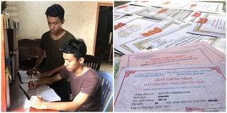 "Lỡ" đậu đại học nhưng nhà quá nghèo, hai anh em song sinh mang giấu giấy báo vì sợ... mẹ khóc