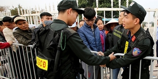Hà Nội: Hơn 1.000 cảnh sát được trang bị súng AK ra quân giữ an ninh sau trận bán kết VN - HQ