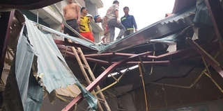 Hà Nội: Đứt cáp cần cẩu vật liệu xây dựng khi đang thi công công trình, 2 người bị thương