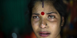 Phận gái bán hoa trong nhà thổ lớn nhất Bangladesh: 12 tuổi tiếp khách, bị ép uống thuốc tăng trọng