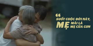 Câu chuyện cảm động về thầy giáo đưa mẹ già bị Alzheimer tới lớp khiến CĐM không cầm được nước mắt