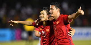 Trầm trồ với 2 bàn thắng đẹp như mơ của "song Đức" giúp Việt Nam đặt 1 chân vào trận chung kết!