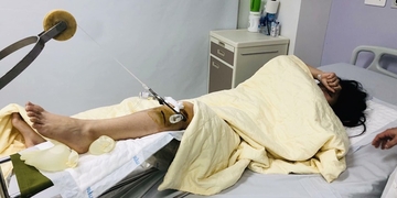 Con gái bị xe sang đâm nguy kịch rồi bỏ trốn, bố xót xa tâm sự: "Con giữ được mạng là may lắm rồi" Con gái bị xe sang đâm nguy kịch rồi bỏ trốn, bố xót xa tâm sự: "Con giữ được mạng là may lắm rồi"