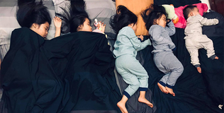 Sinh 1 lèo 5 nàng công chúa, bà mẹ trẻ tiết lộ cách nuôi dạy con cực hay