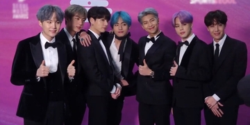 Fan BTS - fan quốc tế đại chiến, lạ lùng thay khi ARMY được fandom khác bênh vực Fan BTS - fan quốc tế đại chiến, lạ lùng thay khi ARMY được fandom khác bênh vực