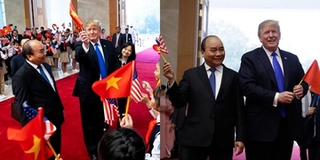 Khoảnh khắc Tổng thống Donald Trump tươi cười cầm lá cờ Việt Nam gây "sốt" MXH thế giới