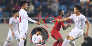 Bí ẩn mảnh giấy "nhắc bài" của thầy Park gửi Quang Hải giúp U23 VN ghi bàn ở phút chót
