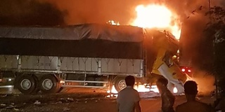Tai nạn kinh hoàng: 2 người chết cháy trong ca-bin xe tải