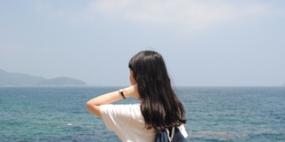 Bí kíp yêu: Là con gái làm ơn đừng tự làm tổn thương mình, chỉ nên yêu thôi đừng "ngu muội"
