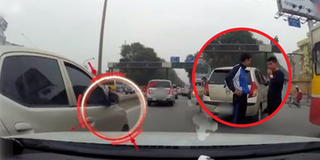 Hai tài xế bắt tay vui vẻ sau va quẹt ô tô: Cách ứng xử đẹp đáng để suy ngẫm