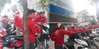 Hàng trăm tài xế xe ôm công nghệ đồng loạt tắt app, đình công tại trụ sở văn phòng