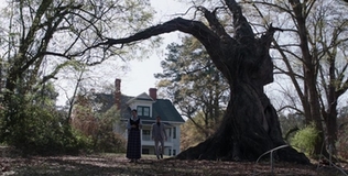 Quá nhiều tò mò, chủ nhân ngôi nhà trong "The Conjuring" ngoài đời thực mở cửa đón khách tham quan