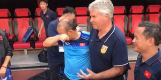 HLV Park Hang-seo rơi lệ khi gặp lại HLV Guus Hiddink