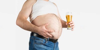 Vì sao càng uống bia càng béo bụng?