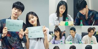 Ahn Jae Hyun vui vẻ cùng Oh Yeon Seo quảng bá phim mới