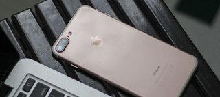 Vì sao iPhone 7 Plus vẫn là điện thoại hot nhất Việt Nam?