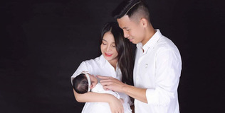 Vợ trung vệ Bùi Tiến Dũng lần đầu kể chuyện sinh con nhiều kỷ niệm
