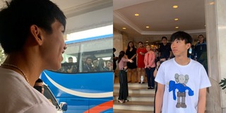Rơi nước mắt trước hình ảnh Văn Hậu tiễn đồng đội về nước