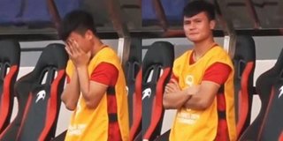 Quang Hải đau đớn ôm mặt nhìn U22 Việt Nam bị dẫn bàn