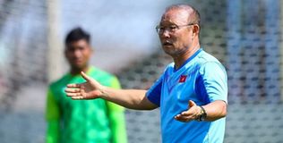 Trận đầu hòa đã mất tập trung, HLV Park nổi giận mắng học trò trên sân