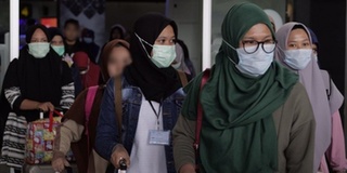 Bộ trưởng Y tế Indonesia cho rằng người dân miễn dịch nhờ cầu nguyện