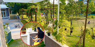 Con gái Trịnh Kim Chi phụ mẹ tưới nước cho vườn hoa trong biệt thự