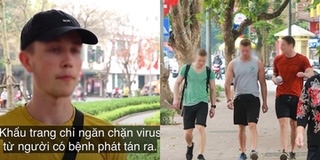 Du khách châu Âu không đeo khẩu trang khi đi tham quan ở Hà Nội