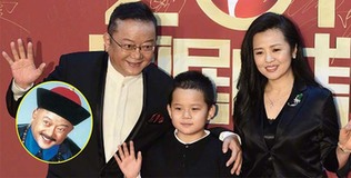 "Hòa Thân" Vương Cương hạnh phúc làm cha ở tuổi 70, gia tài bạc tỷ