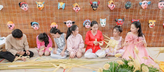 Đồ chơi làm từ lá dừa: "Bầu trời tuổi thơ" đang dần bị lãng quên