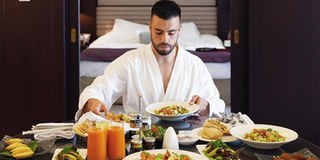 Triệu phú 27 tuổi trả 800 triệu/năm tuyển trợ lý đi du lịch cùng