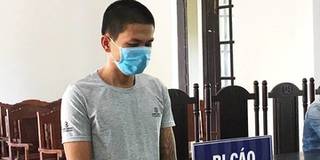 Tát nhân viên nhắc đeo khẩu trang, người đàn ông lĩnh án tù 9 tháng
