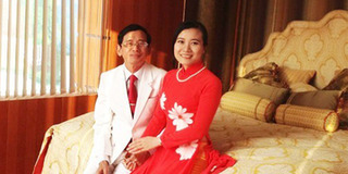 Đại gia Việt cưới vợ kém 54 tuổi không ngại chi 6 tỷ sắm giường cưới
