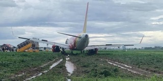 Máy bay bị trượt khỏi đường băng tại sân bay Tân Sơn Nhất