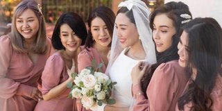 Rò rỉ thêm ảnh cưới của Tóc Tiên đẹp nền nã bên dàn phụ dâu