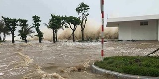 Áp thấp nhiệt đới đã vào Biển Đông, ngày mai có thể mạnh lên thành bão