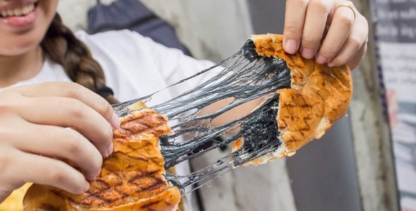 Bánh mì Venom phô mai nướng muối ớt "kinh dị" nhưng cực kỳ bổ dưỡng