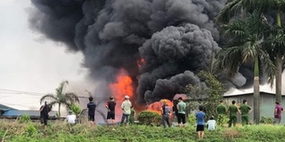 Hóa chất trong vụ cháy kho hàng ở Hà Nội là methanol: Rất nguy hại